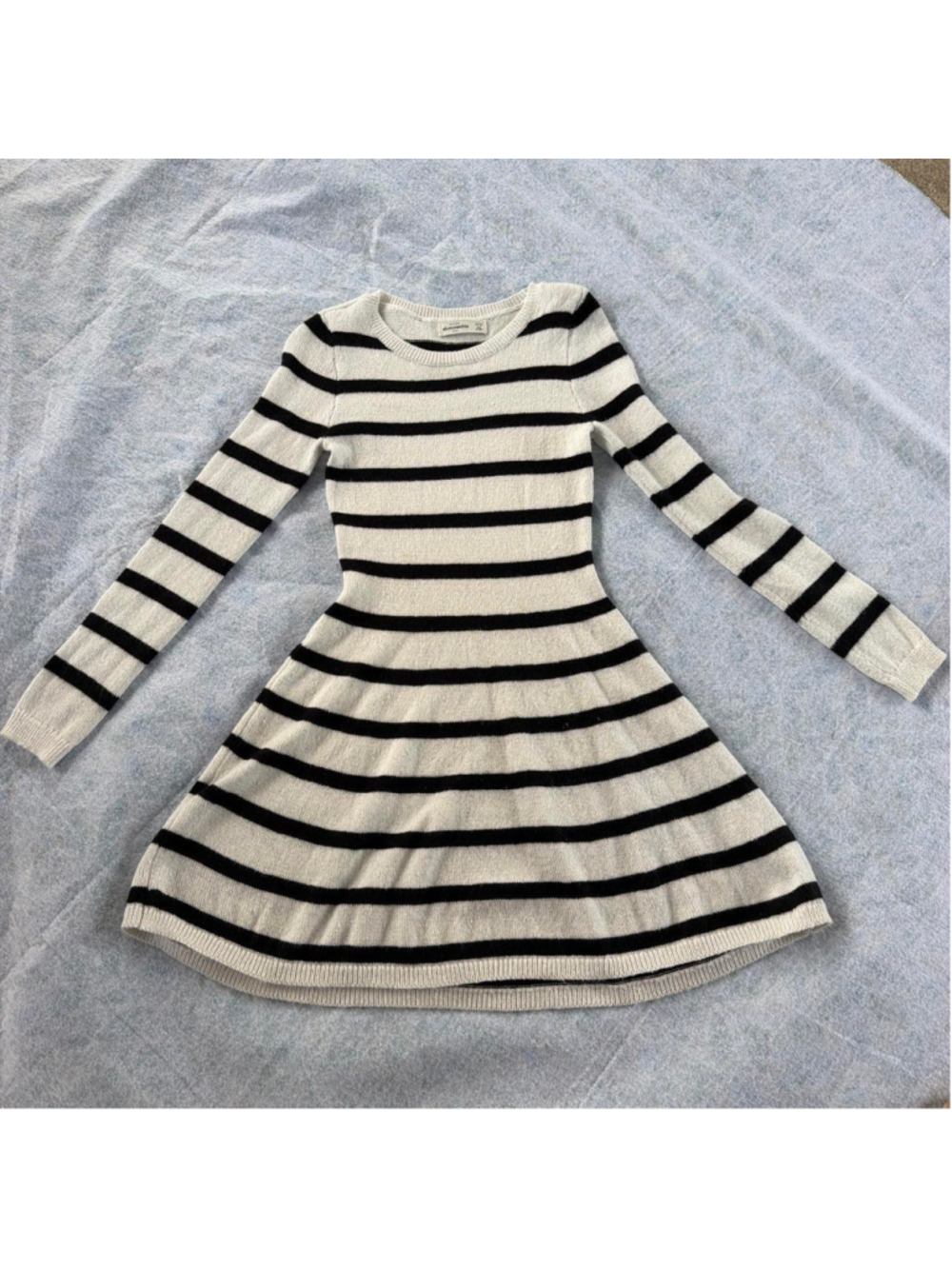white and black striped sweater dress
Has a little brown spots (see pictures) #